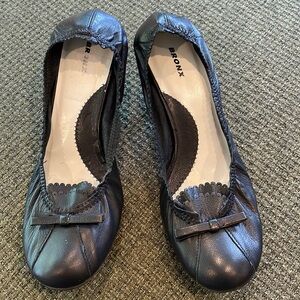 Bronx black leather kitty heel shoes (sz 38)